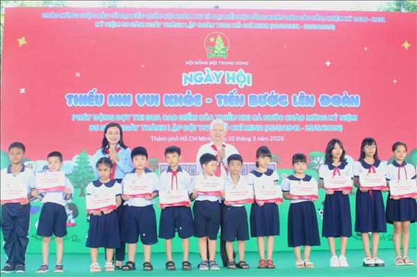 Thiếu nhi vui khỏe, tiến bước lên Đoàn