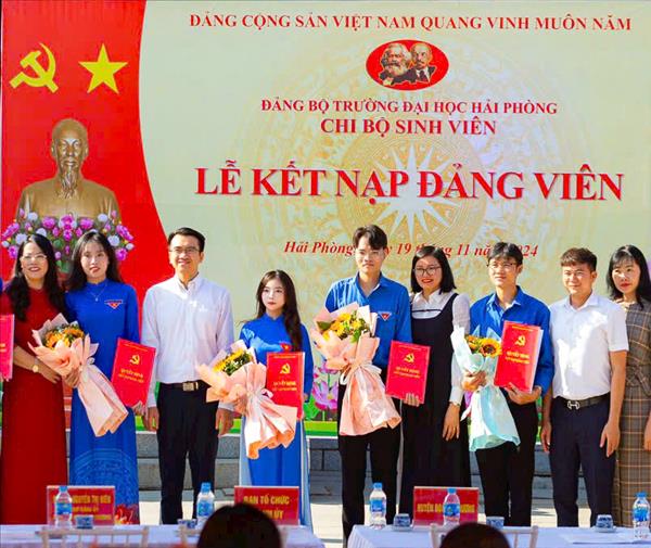 Tuổi trẻ trao niềm tin, gửi kỳ vọng vào ngày hội non sông