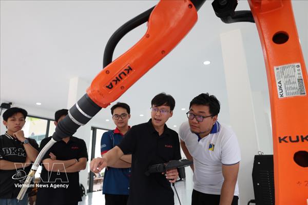 La Résolution 71 ouvre aux étudiants laccès aux technologies industrielles avancées