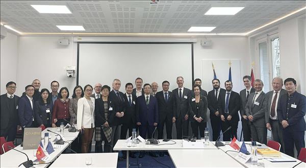 Vietnam promotes science, technology, energy cooperation with French businesses