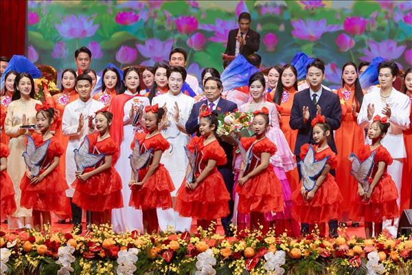 Художники и писатели разделяют предвкушение дня общенациональных выборов