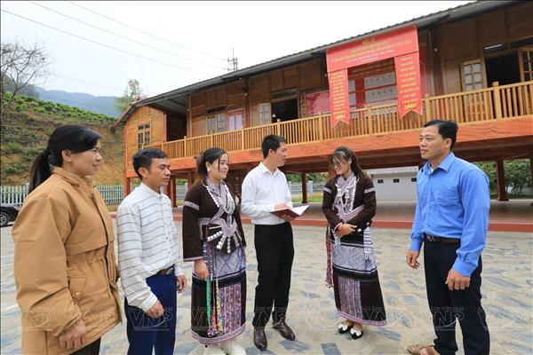 Bà con dân tộc Lự ở Khun Há sẵn sàng trước ngày hội lớn của non sông