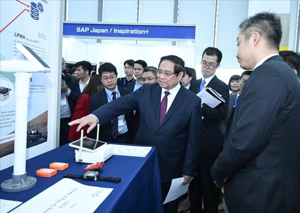 ເປີດ​ສະຫຼອງ​ສູນ​ອາ​ວະ​ກາດ ຫວຽດ​ນາມ: ພັດ​ທະ​ນາ​ວິ​ທະ​ຍາ​ສາດ​ເຕັກ​ໂນ​ໂລ​ຢີ​ຈັກ​ກະ​ວານ​ອາ​ວະ​ກາດ