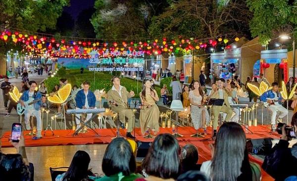 ວັນ​ບຸນການ​ທ່ອງ​ທ່ຽວ​ຮ່າ​ໂນ້ຍ 2026: ຄົ້ນ​ຫາ​ນະ​ຄອນຫຼວງ​ຜ່ານ​ການ​ທ່ອງ​ທ່ຽວ​ສີ​ຂຽວ ແລະ ການ​ລົງ​ຕົວ​ຈິງ​ແບບ​ດີ​ຈີ​ຕອນ