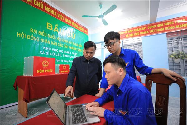 Thanh niên vùng cao Sì Lở Lầu cùng nhau hướng về ngày bầu cử