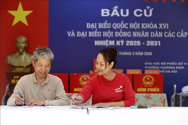 Những câu chuyện thú vị ở các tổ bầu cử