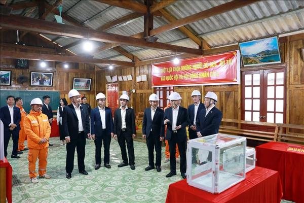 Điện lực Lai Châu huy động máy phát điện phục vụ điểm bầu cử vùng sâu, vùng xa