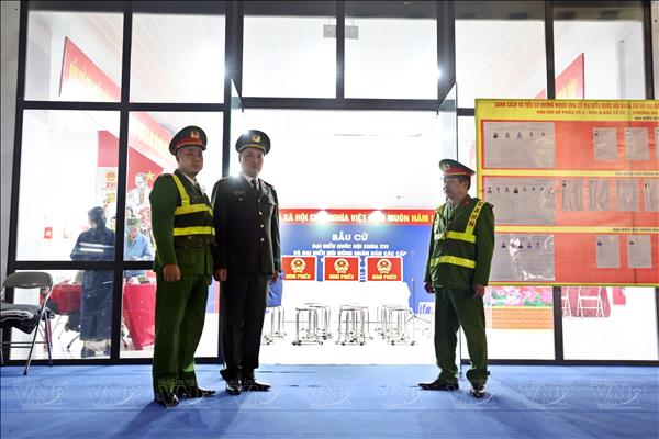 Ca trực đêm trông hòm phiếu trước ngày bầu cử ở Hà Nội