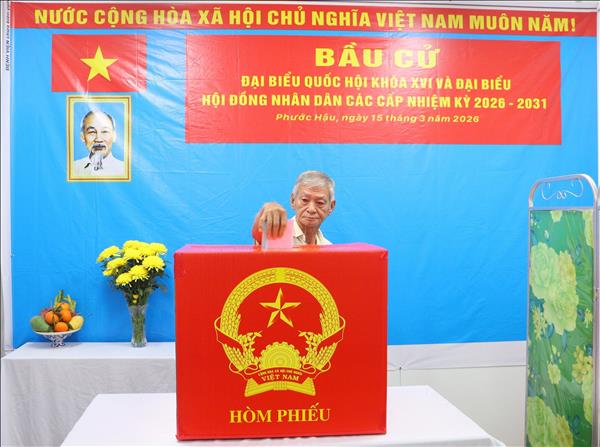 Cử tri Vĩnh Long nô nức với ngày hội non sông