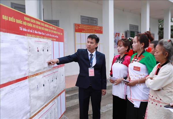 Đồng bào các dân tộc Lai Châu phấn khởi đi bầu cử, xã vùng cao hoàn thành sớm