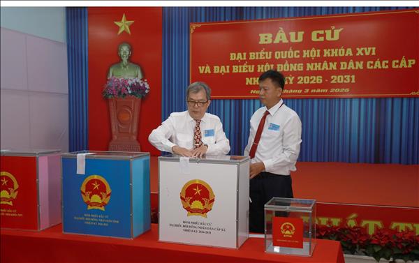 Cử tri tỉnh Khánh Hòa đi bầu cử từ rất sớm, một số nơi đã hoàn thành