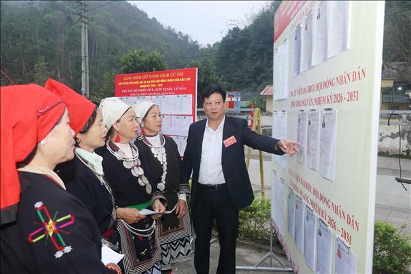 Thủ tục bầu cử thuận tiện, hỗ trợ thực hiện quyền công dân