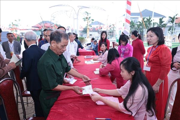 Bầu cử Quốc hội và HĐND: Cử tri Thủ đô tự hào cầm lá phiếu gửi niềm tin