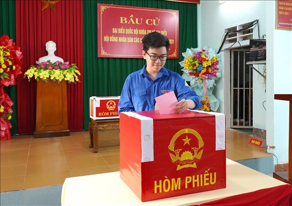 Tưng bừng ngày bầu cử ở vùng đất lửa Quảng Trị