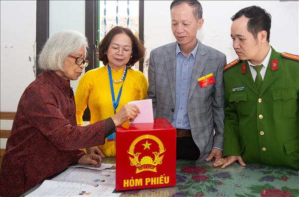 Cử tri 75 năm tuổi Đảng gửi trọn niềm tin với Ngày hội non sông