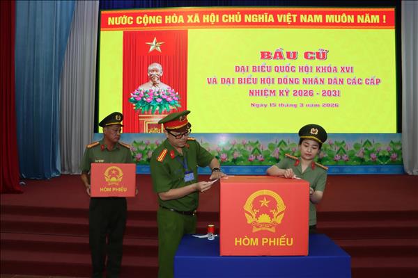 Điểm bầu cử nơi cực Nam Tổ quốc tưng bừng không khí ngày hội