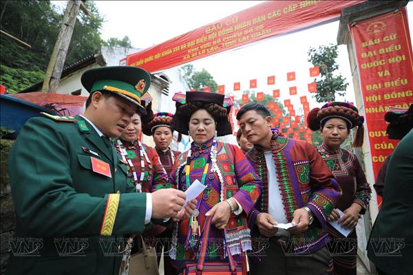 Lá phiếu trên đỉnh Sì Lở Lầu