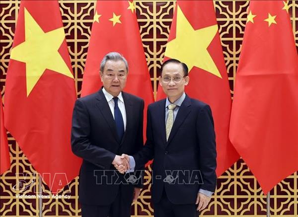 越中两国外长举行战略沟通