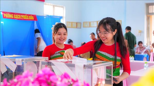 Truyền thông quốc tế đưa tin đậm nét về Ngày hội non sông của Việt Nam