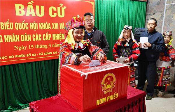 Rộn ràng Ngày hội non sông nơi địa đầu Tổ quốc