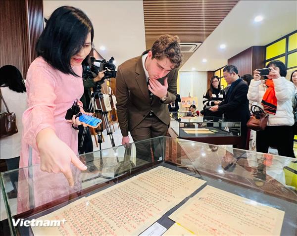 Документальное наследие, ожившее через общественный опыт