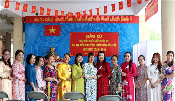 Nét đẹp phụ nữ phường An Lạc trong ngày bầu cử