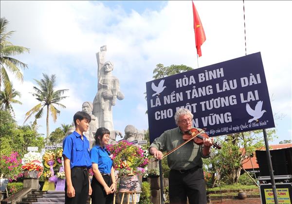 Dâng hương tưởng niệm 58 năm ngày đồng bào Sơn Mỹ bị thảm sát