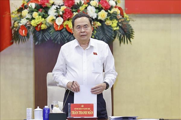 Perfectionner les institutions et la législation, une percée stratégique pour le développement du Vietnam