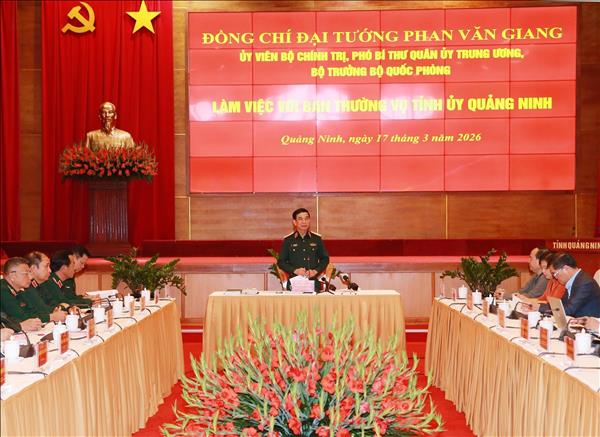 Đại tướng Phan Văn Giang làm việc với Ban Thường vụ Tỉnh ủy Quảng Ninh