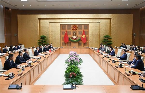 ທ່ານ​ນາ​ຍົກ​ລັດ​ຖະ​ມົນ​ຕີ ຟ້າມ​ມິງ​ຈິງ: ບໍ​ລິ​ຫານ​ລາ​ຄາ​ນ້ຳ​ມັນ​ຕາມ​ທິດ​ຜົນ​ປະ​ໂຫຍດທີ່ກົມ​ກຽວ​ລະ​ຫວ່າງ​ ​ລັດ, ປະ​ຊາ​ຊົນ ແລະ ວິ​ສາ​ຫະ​ກິດ