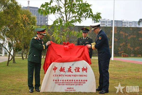 រដ្ឋមន្ត្រីក្រសួងការពារជាតិវៀតណាម លោក ផាន វ៉ាន់យ៉ាង អញ្ជើញទៅកាន់ប្រទេសចិន ដើម្បីចូលរួមកម្មវិធីជួបប្រាស្រ័យមិត្តភាពការពារជាតិព្រំដែនវៀតណាម-ចិនលើកទី១០