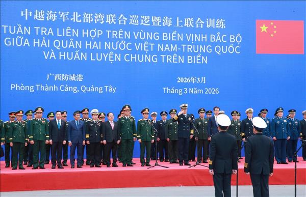 Bộ trưởng Bộ Quốc phòng Việt Nam và Trung Quốc dự Lễ khởi hành tuần tra liên hợp hải quân