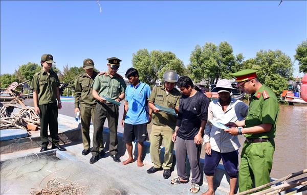 Cà Mau tăng kiểm soát tàu cá, dồn lực gỡ thẻ vàng IUU