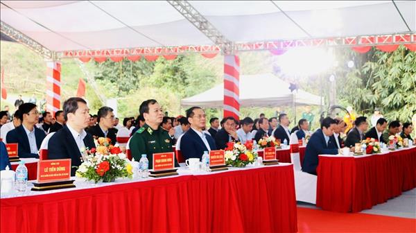 Vun đắp tương lai từ những viên gạch đầu tiên nơi biên giới ​