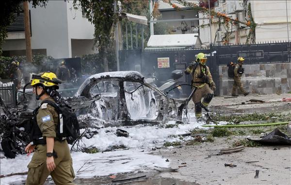 Xung đột tại Trung Đông: Thương vong tại Israel gia tăng, Đại sứ quán Việt Nam phát cảnh báo cộng đồng