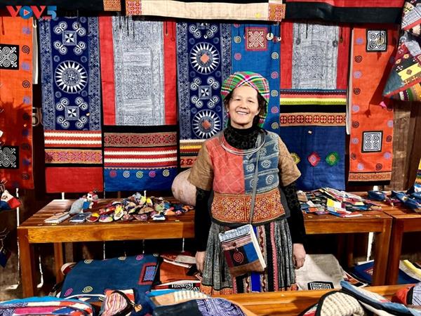 El arte del bordado en lino conecta a las mujeres étnicas vietnamitas con el mundo