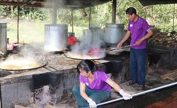 ໝູ່​ບ້ານ​ອາ​ຊີບ​​ທີ່​ເປັນ​ມູນ​ເຊື້ອ​ເຮັດ​ນ້ຳ​ຕານ​ອ້ອຍ​ຢູ່ ຮ່າ​ຕິ້ງ
