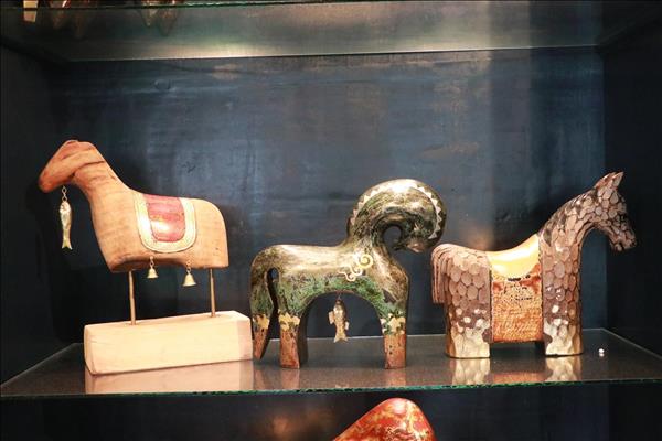 Hoi An Village Recycles Firewood into Unique Artworks