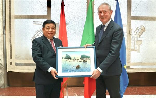 ຊຸກຍູ້ການທູດເສດຖະກິດ, ເພີ່ມທະວີການເຊື່ອມຕໍ່ດ້ານການຄ້າ - ການລົງທຶນລະຫວ່າງ ຫວຽດນາມ - ອີຕາລີ