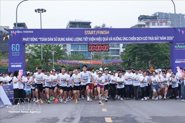Plus de 2.000 personnes participent à une course en réponse à lHeure de la Terre 2026