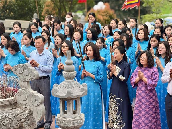Hành trình về nguồn và bồi đắp truyền thống cách mạng cho cán bộ, hội viên phụ nữ