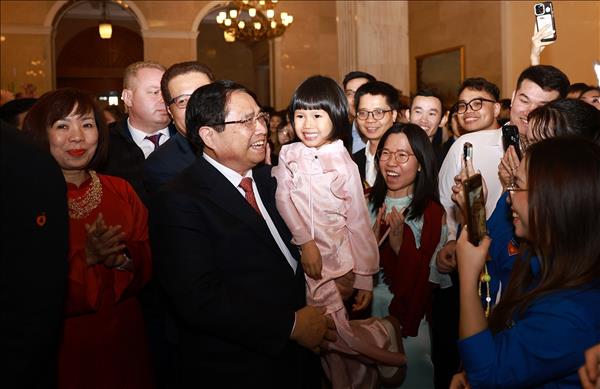 越南政府总理范明政启程对俄罗斯进行正式访问