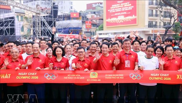 Около 17.000 человек приняли участие в Олимпийском дне бега во имя здоровья народа и национальной безопасности в Ханое