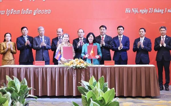 ពង្រឹងនិងធ្វើឲ្យស៊ីជម្រៅថែមទៀតនូវទំនាក់ទំនងរវាងវៀតណាមនិងកម្ពុជា