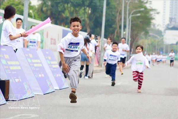 Over 2,000 join Hanoi run in response to Earth Hour 2026
