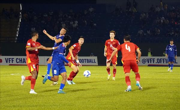 Football : léquipe du Vietnam bondit au classement FIFA et se rapproche du Top 100 mondial