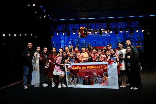 La jeune chanteuse Thuy Tiên brille au Festival international des arts Asie-Pacifique