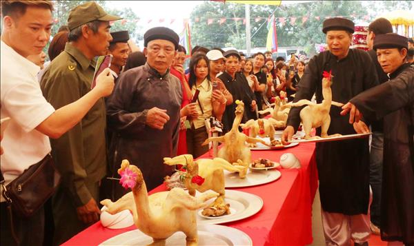 Độc đáo Lễ xôi - gà nhập đình cho người bước vào tuổi 50 ở Bắc Ninh