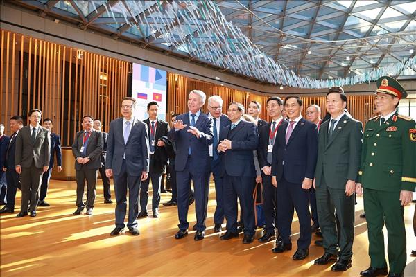 Thủ tướng Phạm Minh Chính làm việc, thúc đẩy các dự án khí LNG với Nga