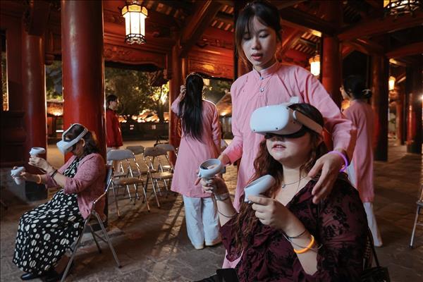 Trải nghiệm tour đêm Văn Miếu – Quốc Tử Giám - đánh thức di sản bằng công nghệ số